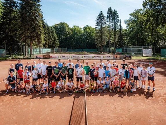 Home sommer tennis camp gruppenbild 2024 573x430